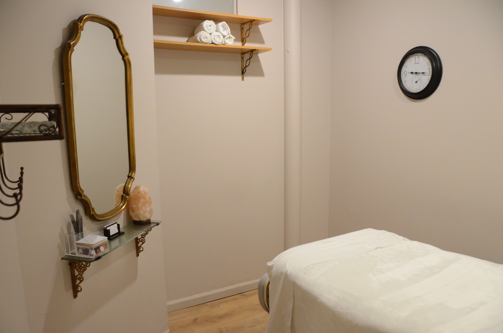 lymphatic drainage massage treatment room